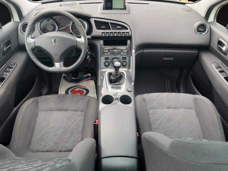 PEUGEOT 3008 1.6 HDI 115 cv Allure