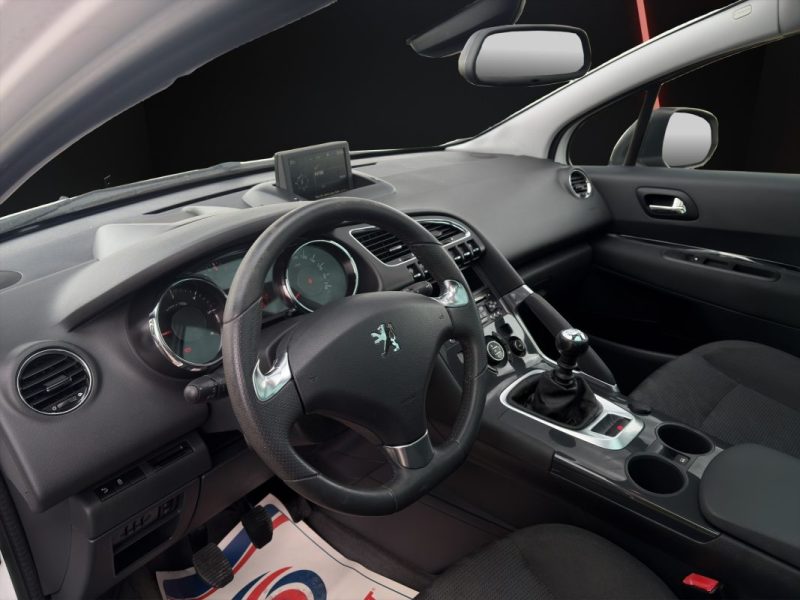 PEUGEOT 3008 1.6 HDI 115 cv Allure