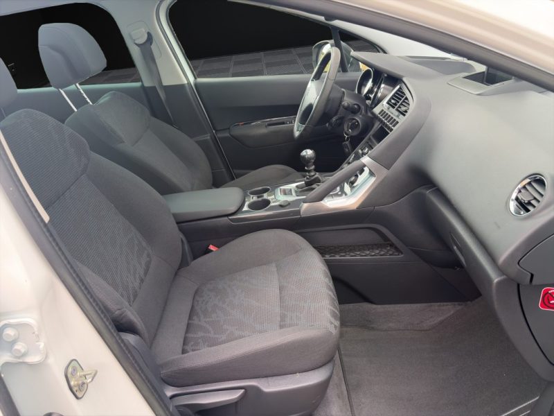 PEUGEOT 3008 1.6 HDI 115 cv Allure
