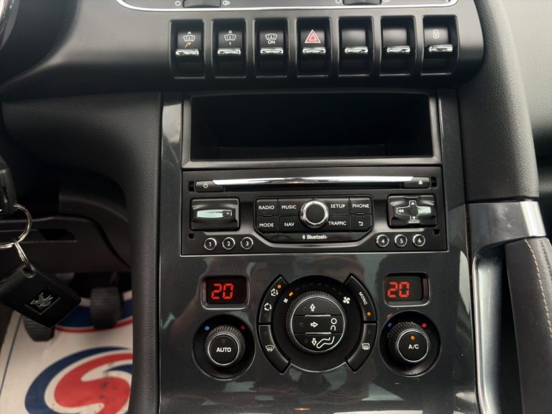 PEUGEOT 3008 1.6 HDI 115 cv Allure