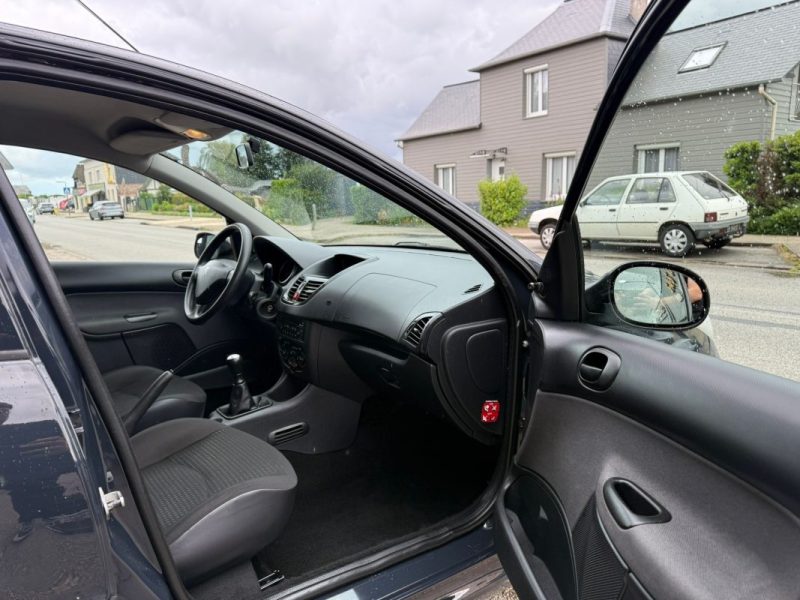 Peugeot 206+ 1.1E 60Ch Urban - 85 735 km