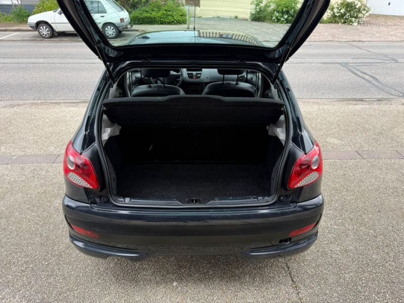 Peugeot 206+ 1.1E 60Ch Urban - 85 735 km