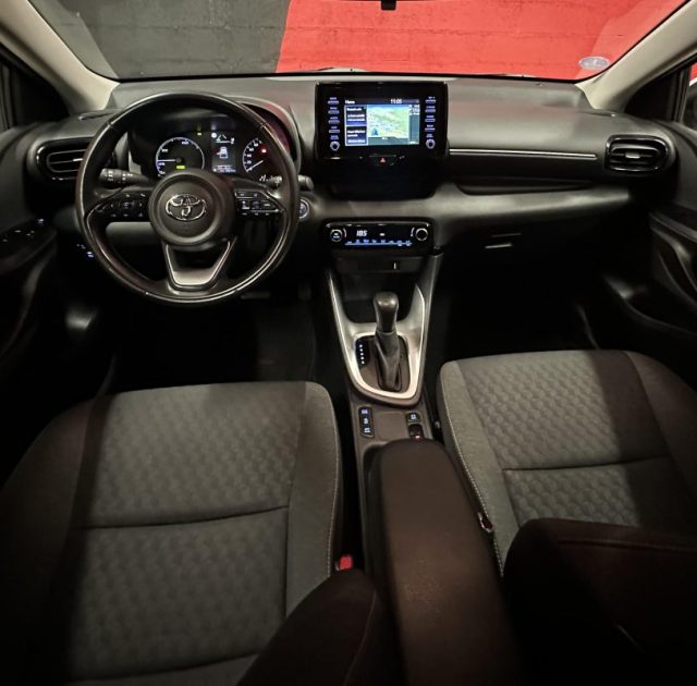 TOYOTA YARIS 116H DYNAMIC BUSINESS + PROGRAMME BEYONCE ZERO ACADEMY