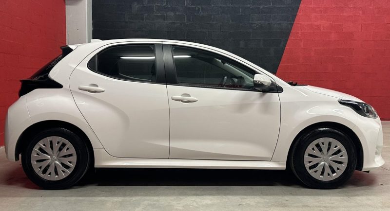 TOYOTA YARIS 116H DYNAMIC BUSINESS + PROGRAMME BEYONCE ZERO ACADEMY