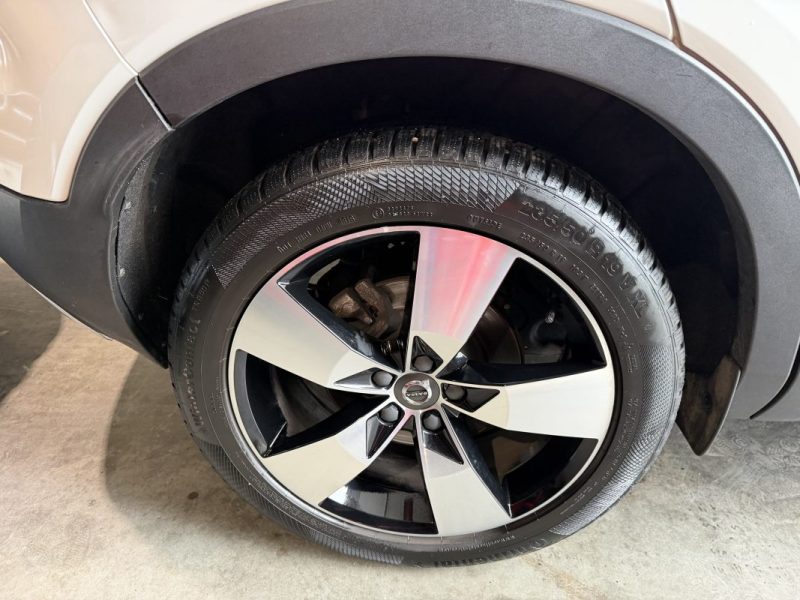 VOLVO XC40 - 2.0 D4 -190 CH - AWD MOMENTUM GEARTRONIC - GARANTIE 3 MOIS 