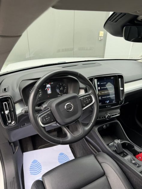 VOLVO XC40 - 2.0 D4 -190 CH - AWD MOMENTUM GEARTRONIC - GARANTIE 3 MOIS 