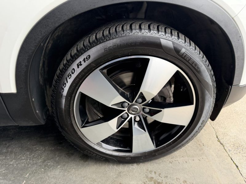 VOLVO XC40 - 2.0 D4 -190 CH - AWD MOMENTUM GEARTRONIC - GARANTIE 3 MOIS 