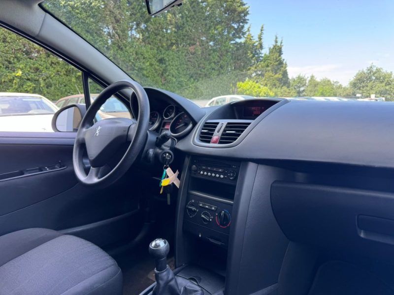 PEUGEOT 207 1.4 HDI 70cv / 1 ERE MAIN / 124 000km / CLIM 