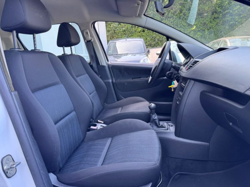 PEUGEOT 207 1.4 HDI 70cv / 1 ERE MAIN / 124 000km / CLIM 