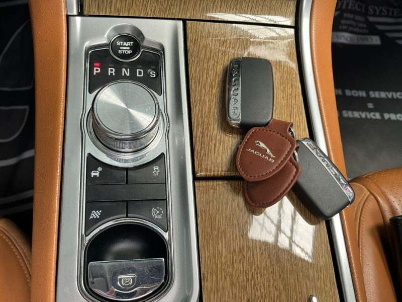 🔹 JAGUAR XF SPORTBRAKE 3.0 V6 241 Ch 🌤️ Toit ouvrant🔙 Caméra de recul⚡ Sièges en cuir