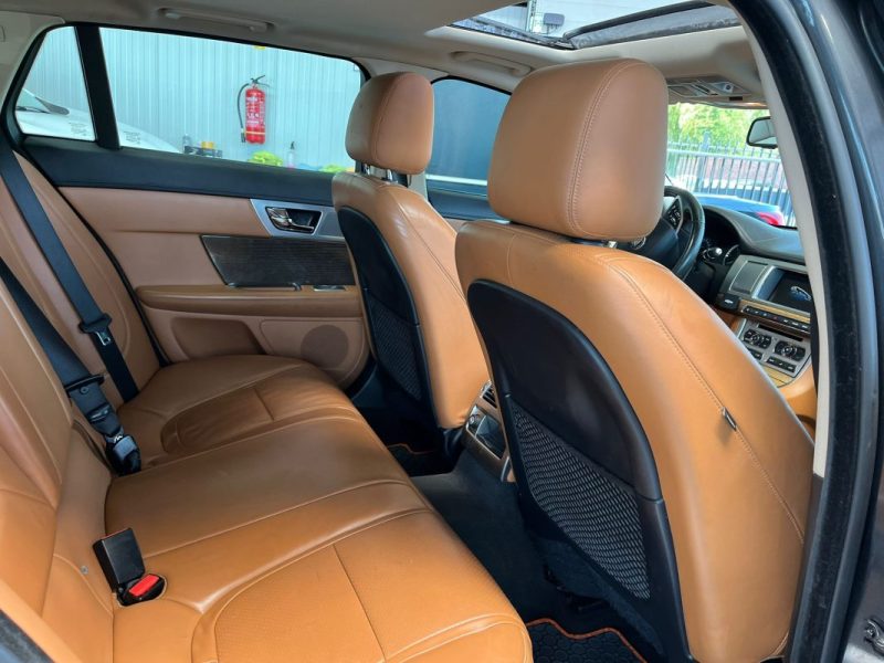 🔹 JAGUAR XF SPORTBRAKE 3.0 V6 241 Ch 🌤️ Toit ouvrant🔙 Caméra de recul⚡ Sièges en cuir