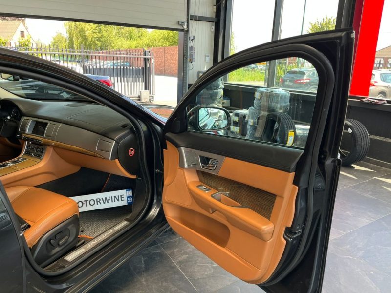 🔹 JAGUAR XF SPORTBRAKE 3.0 V6 241 Ch 🌤️ Toit ouvrant🔙 Caméra de recul⚡ Sièges en cuir
