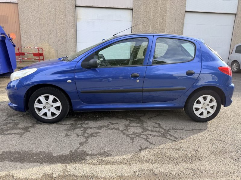 PEUGEOT 206 PLUS + URBAN ESSENCE PREMIÈRE MAIN