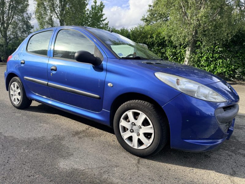 PEUGEOT 206 PLUS + URBAN ESSENCE PREMIÈRE MAIN