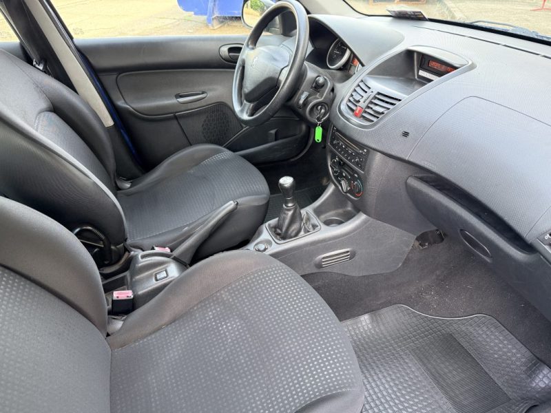 PEUGEOT 206 PLUS + URBAN ESSENCE PREMIÈRE MAIN