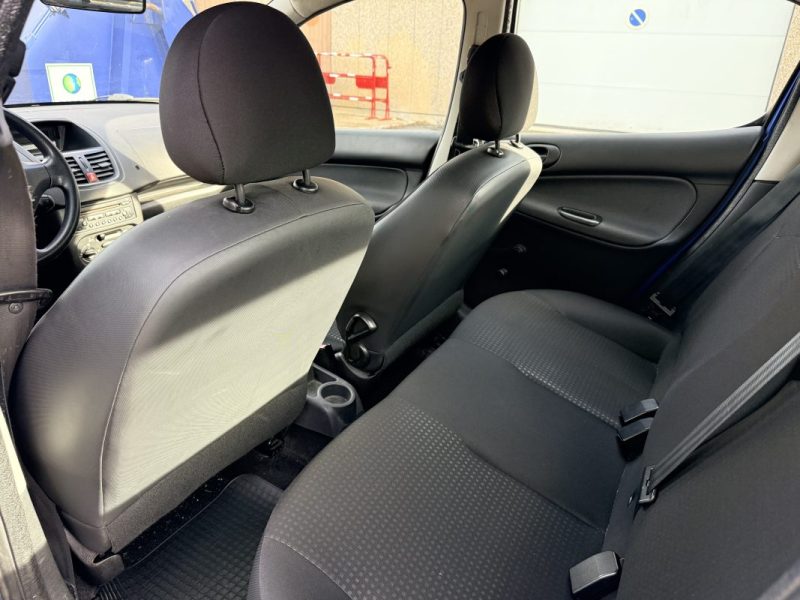PEUGEOT 206 PLUS + URBAN ESSENCE PREMIÈRE MAIN