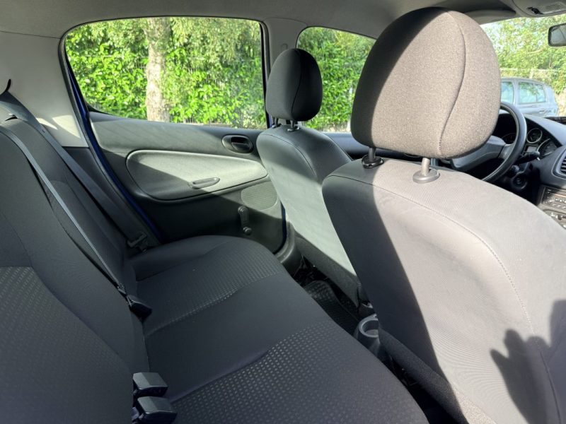 PEUGEOT 206 PLUS + URBAN ESSENCE PREMIÈRE MAIN