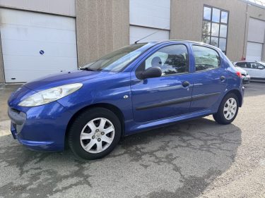 PEUGEOT 206 PLUS + URBAN ESSENCE PREMIÈRE MAIN
