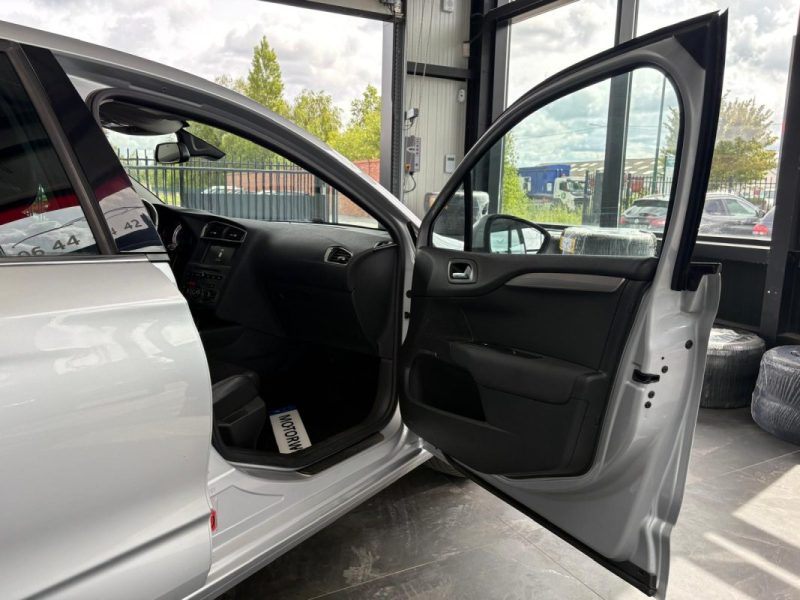 🔹 Citroën C4 1.6 Bluehdi 120 Ch SHINE🛋️ Intérieur semi-cuir📱 Bluetooth🛡️ Garantie 6 mois