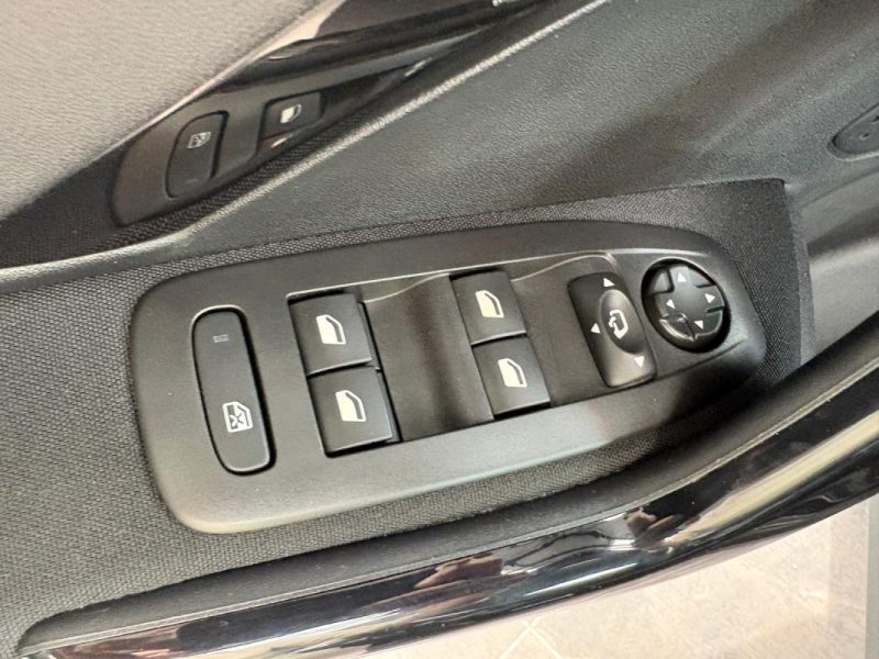 🔹 Peugeot 2008 1.2 110Ch Active📱 Apple CarPlay✅ Kit distribution 🛡️ Garantie 12 mois