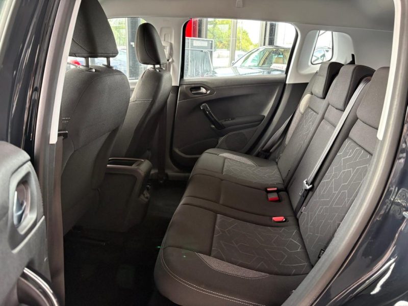 🔹 Peugeot 2008 1.2 110Ch Active📱 Apple CarPlay✅ Kit distribution 🛡️ Garantie 12 mois