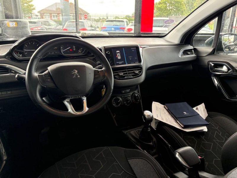 🔹 Peugeot 2008 1.2 110Ch Active📱 Apple CarPlay✅ Kit distribution 🛡️ Garantie 12 mois