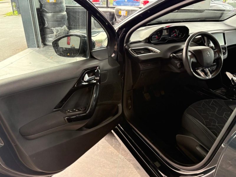 🔹 Peugeot 2008 1.2 110Ch Active📱 Apple CarPlay✅ Kit distribution 🛡️ Garantie 12 mois