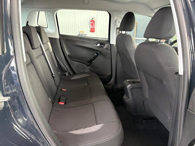 🔹 Peugeot 2008 1.2 110Ch Active📱 Apple CarPlay✅ Kit distribution 🛡️ Garantie 12 mois