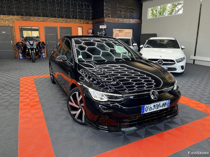 VOLKSWAGEN GOLF VIII 1.5 ETSI 150CH DSG7 R-LINE CAMERA / LUMIERE D\'AMBIANCE - GARANTIE 12 OU 60 MOIS 2022