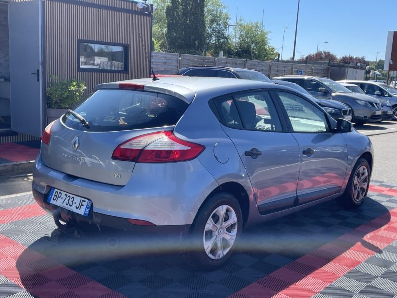 RENAULT MEGANEIII 1.5 DCI 90 AUTHENTIQUE 2011