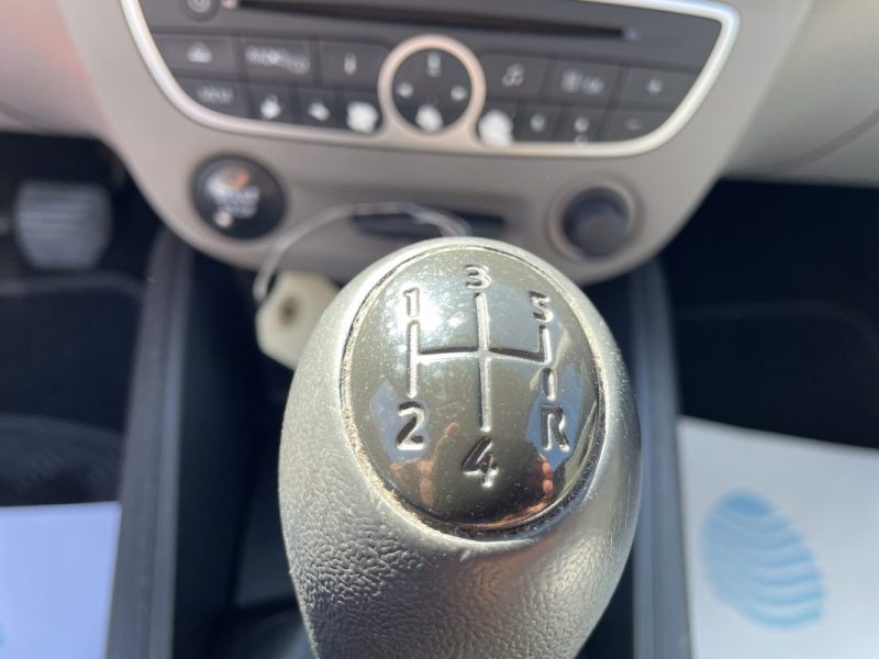 RENAULT MEGANEIII 1.5 DCI 90 AUTHENTIQUE 2011