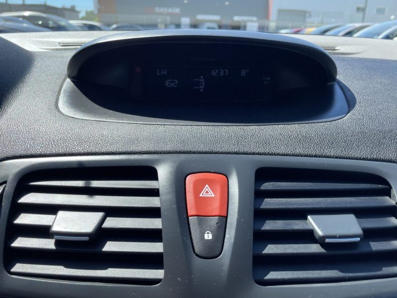 RENAULT MEGANEIII 1.5 DCI 90 AUTHENTIQUE 2011