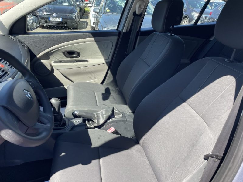 RENAULT MEGANEIII 1.5 DCI 90 AUTHENTIQUE 2011