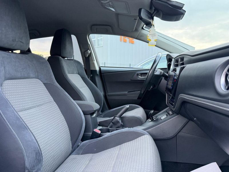 TOYOTA AURIS 1.8 HYBRID 136h BLACK EDITION