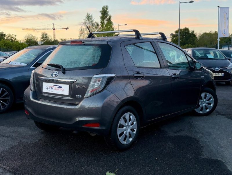 TOYOTA YARIS III 1.5 HYBRID 100h BUSINESS