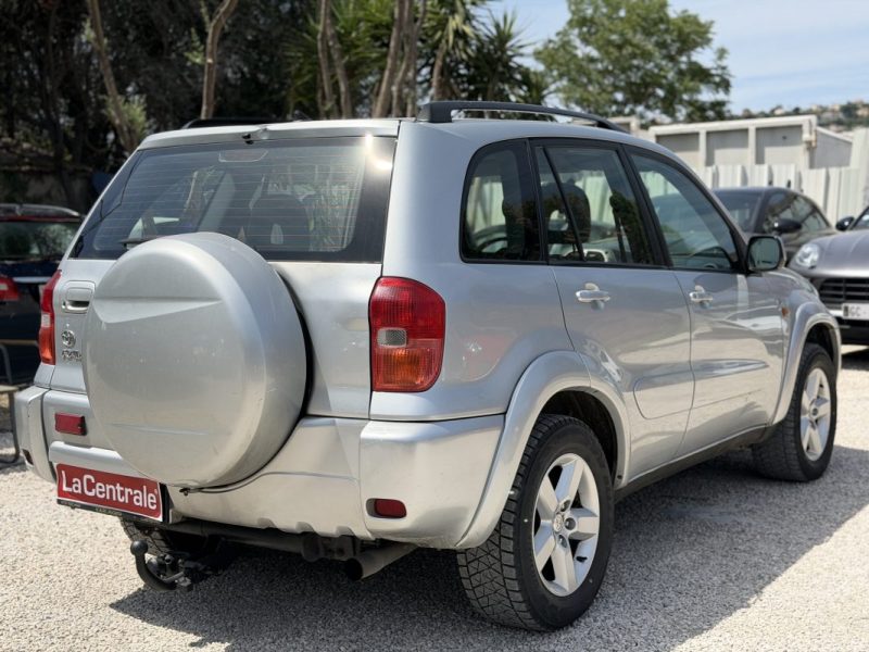 TOYOTA RAV4 2.0 D-4D