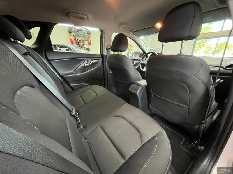 HYUNDAI I30 1.6 CRDI 110 BUSINESS DCT-7 ENTRETIEN COMPLET