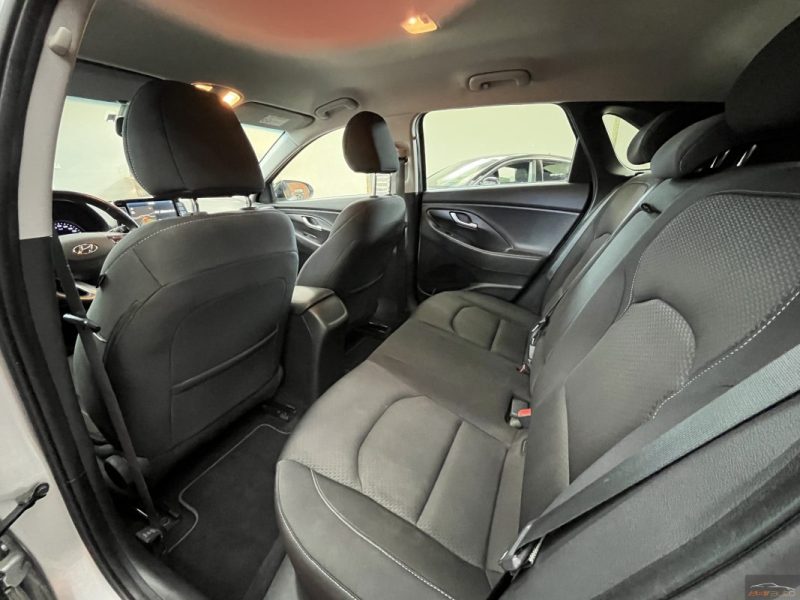 HYUNDAI I30 1.6 CRDI 110 BUSINESS DCT-7 ENTRETIEN COMPLET