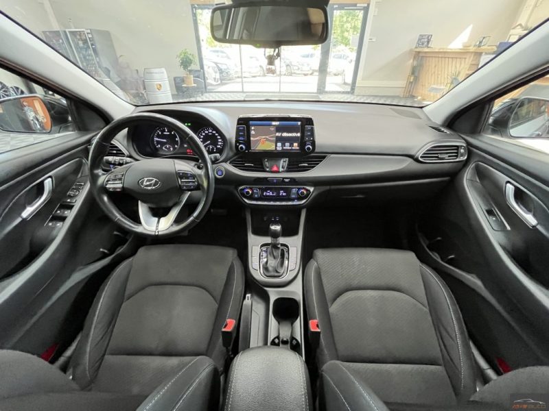 HYUNDAI I30 1.6 CRDI 110 BUSINESS DCT-7 ENTRETIEN COMPLET