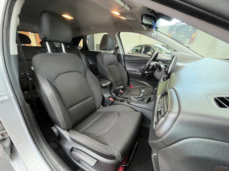 HYUNDAI I30 1.6 CRDI 110 BUSINESS DCT-7 ENTRETIEN COMPLET