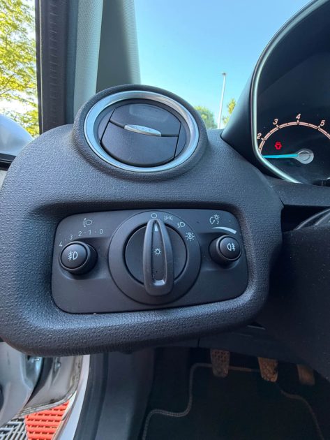 FORD FIESTA 1.25 82CH TREND - FAIBLE KM - CLIM - RADAR 