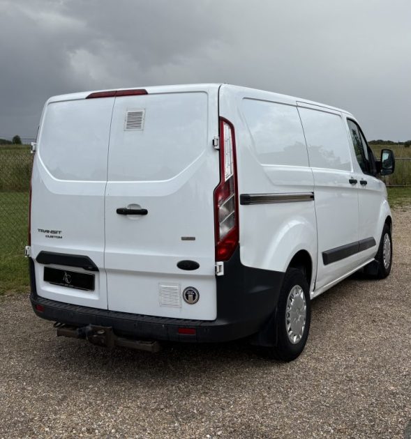 Ford Transit Custom 2.2 Tdci 105ch (Sièges Chauffants | Caméra de recul | Attelage)