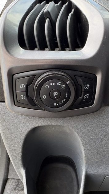 Ford Transit Custom 2.2 Tdci 105ch (Sièges Chauffants | Caméra de recul | Attelage)