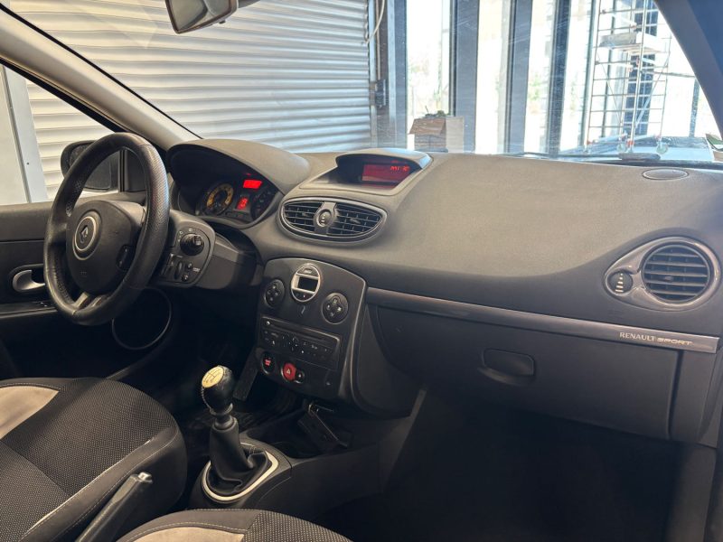 RENAULT CLIO III RENAULT SPORT  2.0 204 CUP 2011
