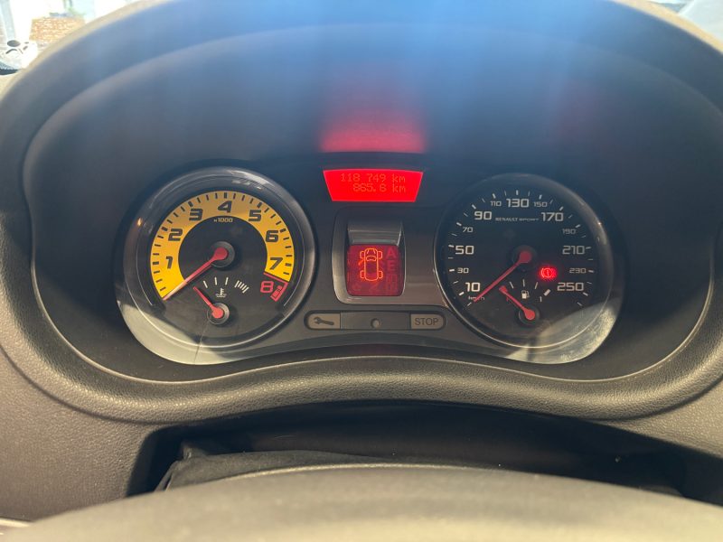 RENAULT CLIO III RENAULT SPORT  2.0 204 CUP 2011