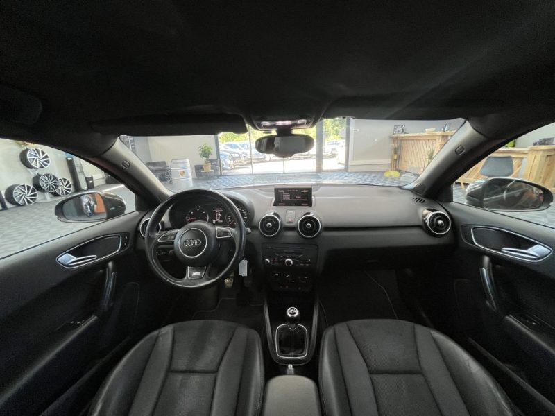 AUDI A1 1.6 TDI 105CV S-LINE ENTRETIEN ET DISTRIBUTION OK