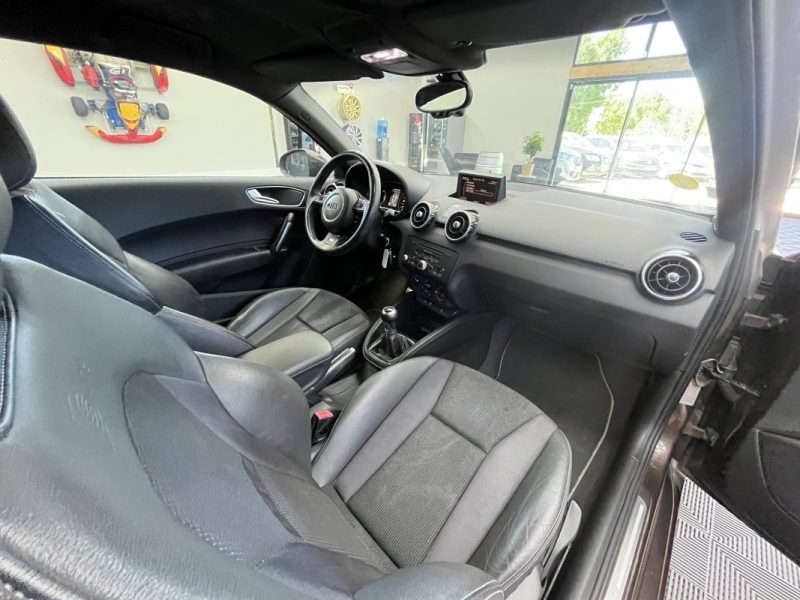 AUDI A1 1.6 TDI 105CV S-LINE ENTRETIEN ET DISTRIBUTION OK