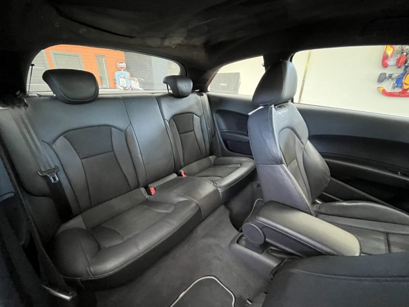 AUDI A1 1.6 TDI 105CV S-LINE ENTRETIEN ET DISTRIBUTION OK