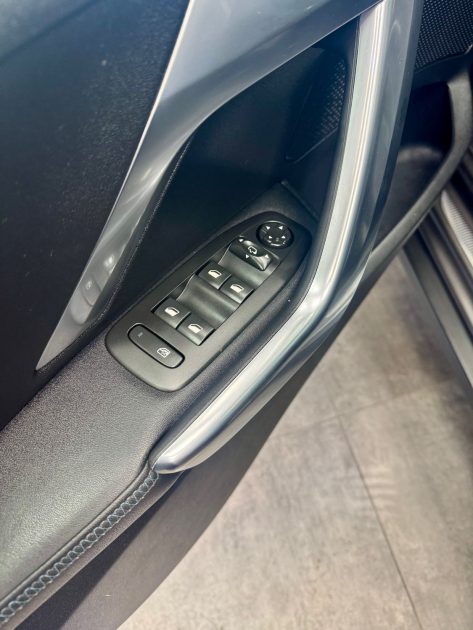 PEUGEOT 2008 1.2 ESSENCE 110 CV  EAT6 CROSSWAY 2018