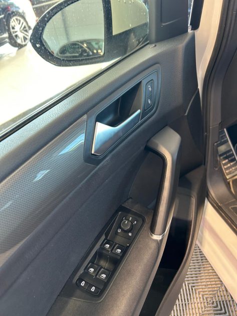 VOLKSWAGEN TOURAN 1.6 TDI 115 CONNECT  DSG 7 PLACE 2019